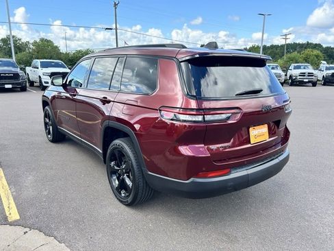 Certified 2022 Jeep Grand Cherokee L Laredo image 3