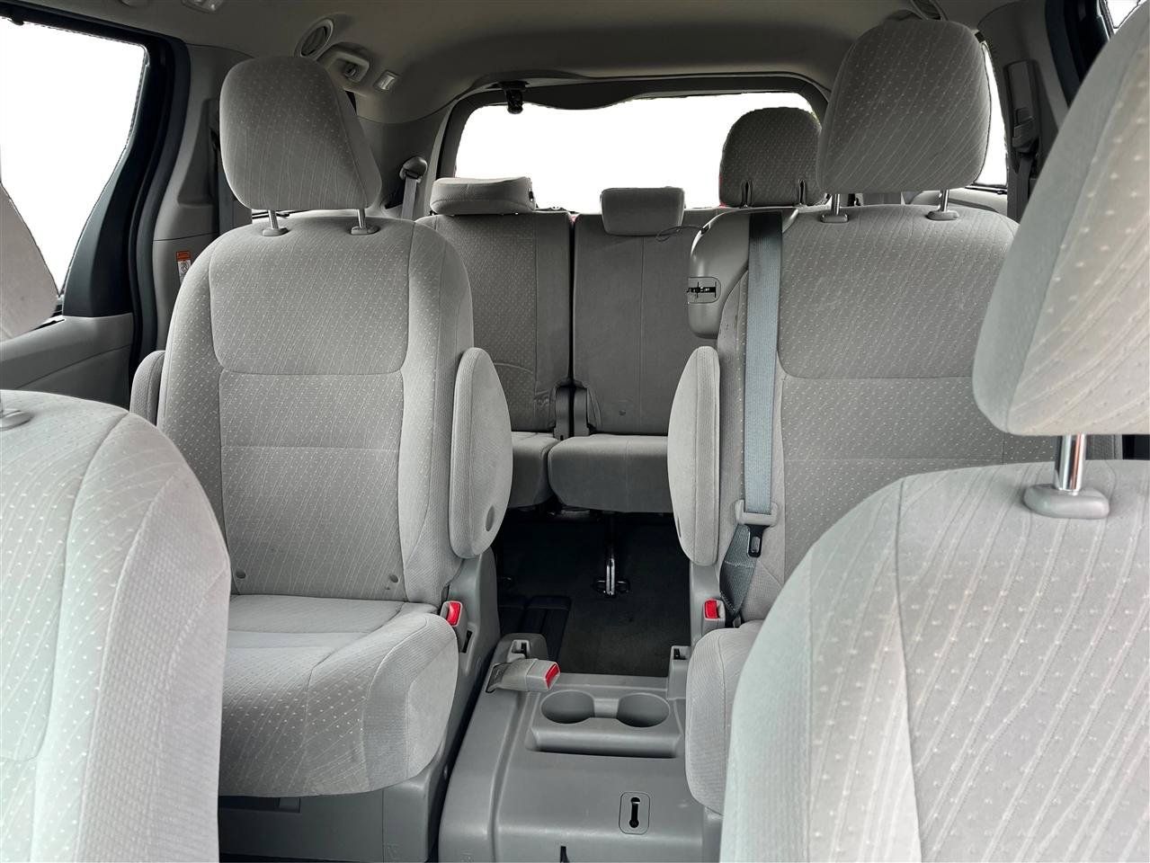 Used 2019 Toyota Sienna LE FWD image 15