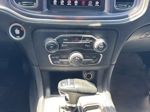 Used 2018 Dodge Charger SXT RWD image 28
