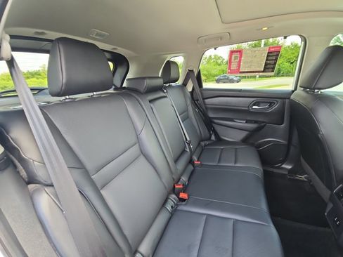 Used 2024 Nissan Rogue SV w/ SV Premium Package FWD image 20