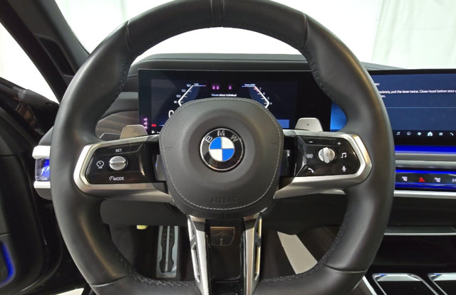 Used 2023 BMW 740i RWD image 10