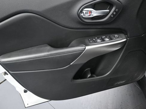 Used 2020 Jeep Cherokee Limited FWD image 11