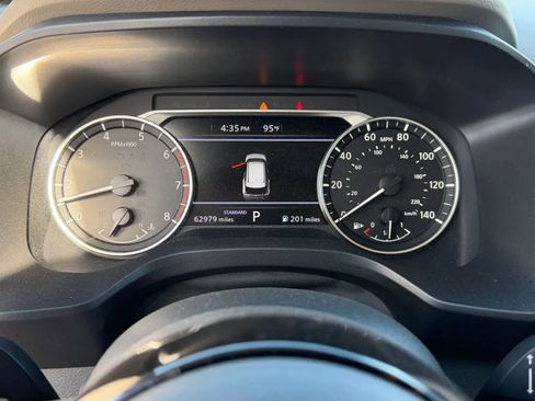 Used 2023 Nissan Rogue SV FWD image 9