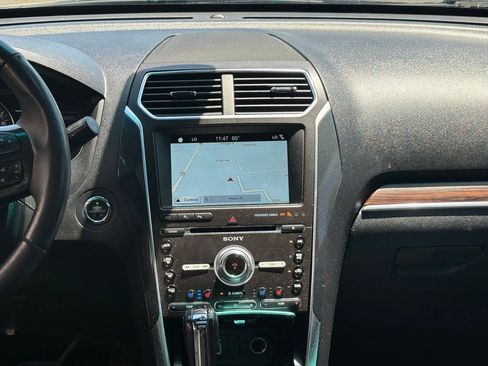 Used 2017 Ford Explorer Limited w/ Equipment Group 301A FWD image 14