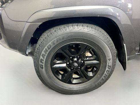 Used 2016 Toyota 4Runner SR5 Premium image 13