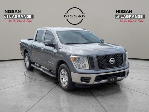 Used 2019 Nissan Titan SV RWD image 3