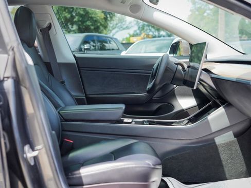 Used 2018 Tesla Model 3 RWD image 8