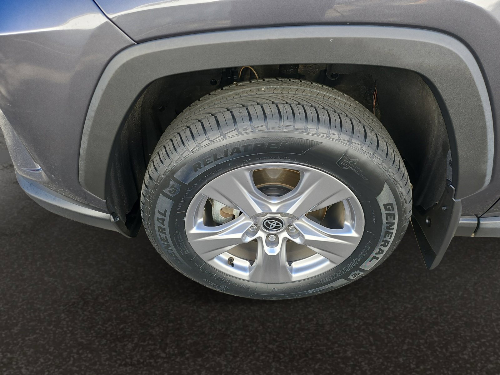 Used 2023 Toyota RAV4 XLE FWD image 40