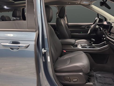 Used 2025 Kia Carnival SX Prestige FWD image 25