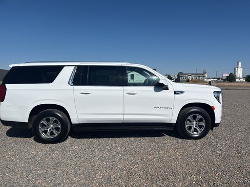 Used 2021 GMC Yukon XL SLE AWD/4WD image 4