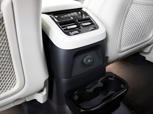 New 2025 Volvo XC90 T8 Plus w/ Protection Package Premier image 31