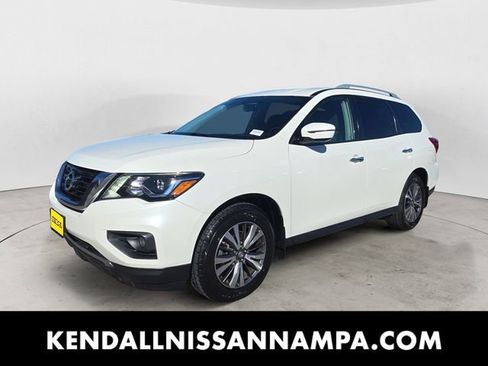 Used 2017 Nissan Pathfinder SV image 1
