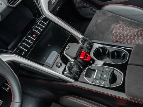 Used 2021 Lamborghini Urus AWD/4WD image 28