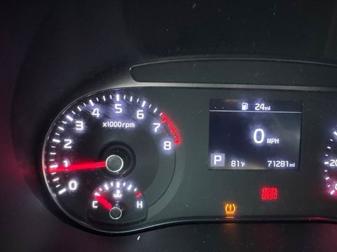 Used 2022 Kia Soul LX FWD image 12