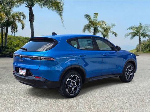 New 2026 Alfa Romeo Tonale w/ Black Premium Package AWD/4WD image 4