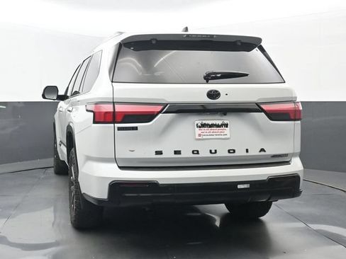 Used 2025 Toyota Sequoia Platinum AWD/4WD image 4