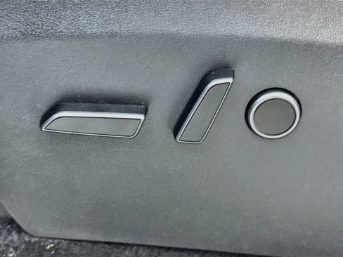 Used 2023 Tesla Model Y Long Range AWD/4WD image 23