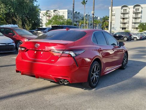 Used 2023 Toyota Camry SE image 4