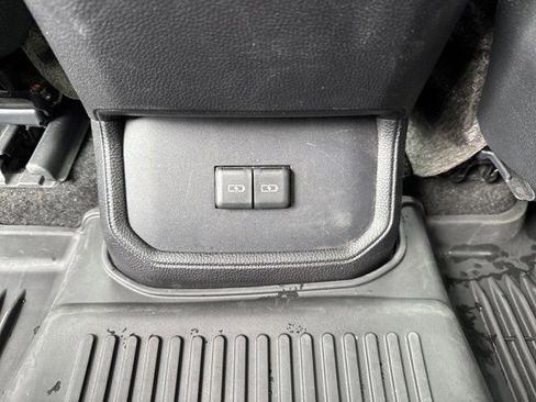 Used 2023 Toyota Highlander XLE image 17