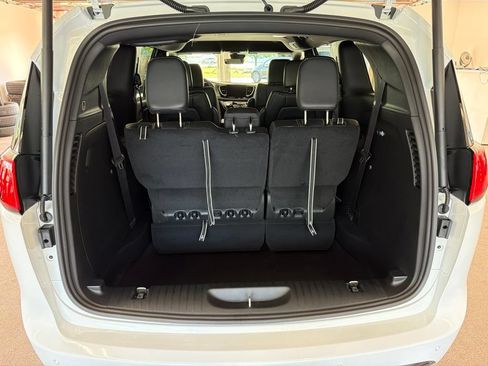 New 2027 Chrysler Pacifica LX FWD image 24