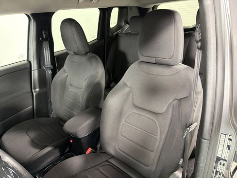 Used 2019 Jeep Renegade Latitude image 12