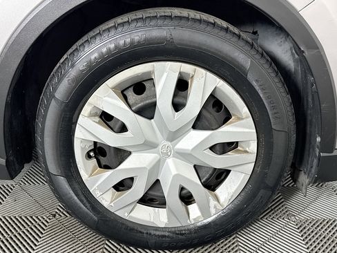 Used 2019 Toyota C-HR LE FWD image 30