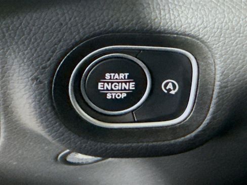 Used 2025 Mercedes-Benz GLS 450 4MATIC image 21