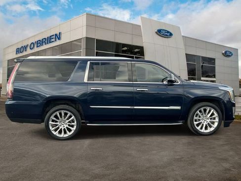 Used 2019 Cadillac Escalade ESV Luxury AWD/4WD image 6