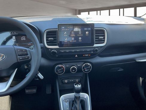 New 2025 Hyundai Venue SE image 6