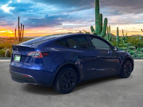 Used 2023 Tesla Model Y Long Range AWD/4WD image 3
