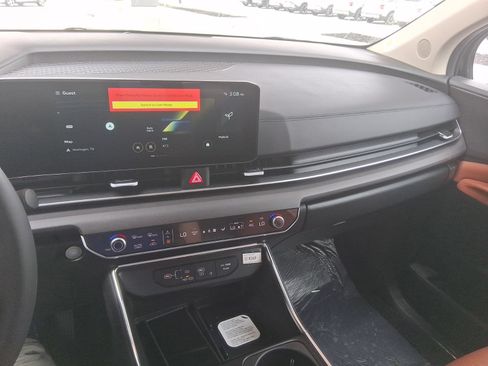 New 2026 Kia Carnival EX FWD image 9