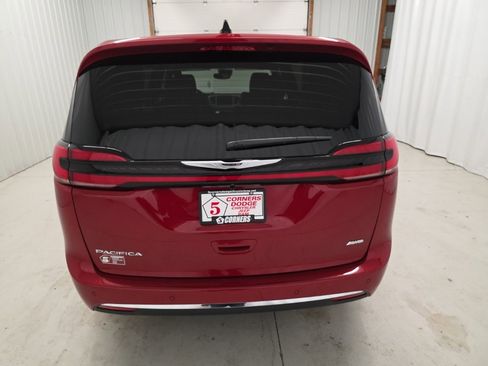 New 2026 Chrysler Pacifica Select image 4