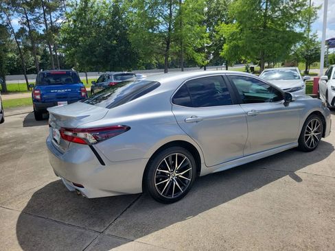 Used 2021 Toyota Camry SE FWD image 6