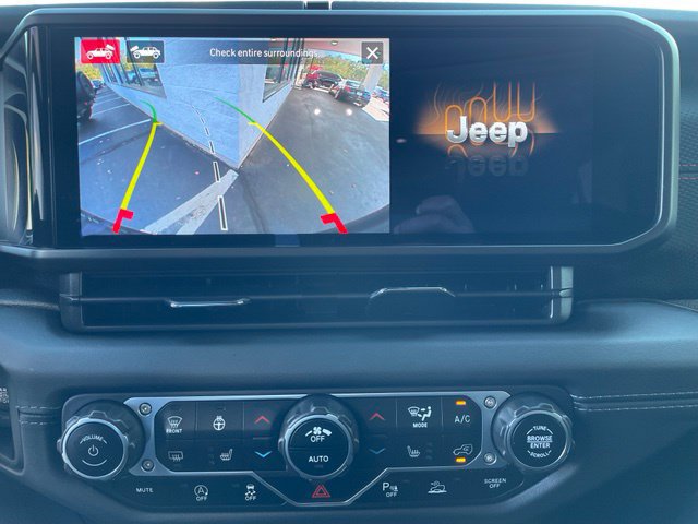 Used 2024 Jeep Wrangler Unlimited Rubicon AWD/4WD image 21
