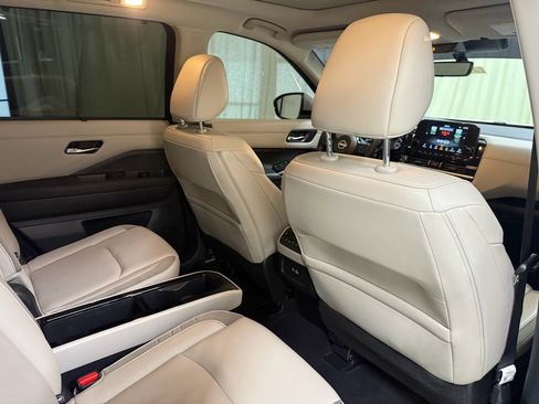 Used 2023 Nissan Pathfinder SL w/ SL Premium Package image 24