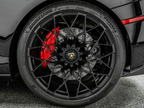 Used 2021 Lamborghini Huracan STO image 12