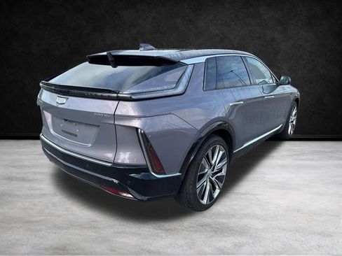 Used 2024 Cadillac Lyriq Luxury AWD/4WD image 6