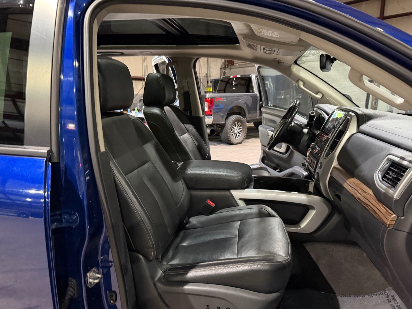 Used 2020 Nissan Titan SL w/ Moonroof Package AWD/4WD image 26
