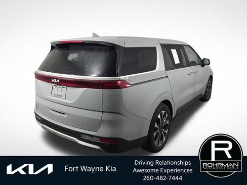 Used 2024 Kia Carnival EX FWD image 6