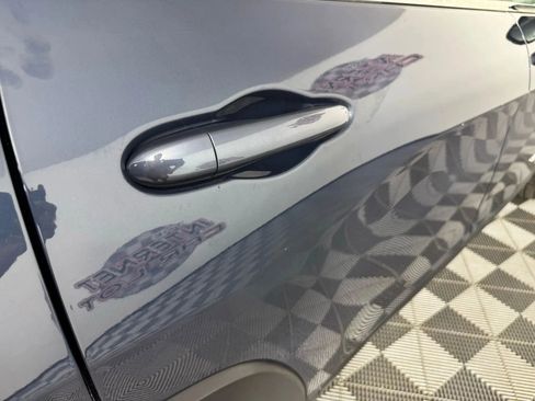 Used 2021 Jeep Cherokee Latitude Lux w/ Comfort/Convenience Group image 28