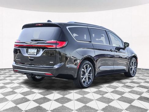 Used 2022 Chrysler Pacifica Pinnacle AWD/4WD image 14