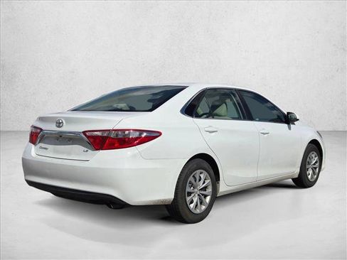 Used 2015 Toyota Camry LE image 5