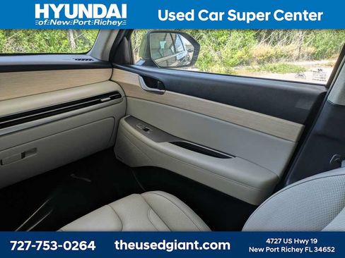 Used 2023 Hyundai Palisade Limited w/ Cargo Package FWD image 24