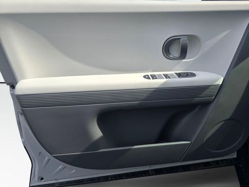 New 2025 Hyundai Ioniq 5 SE AWD/4WD image 29