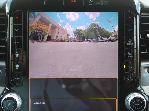 Used 2025 RAM 5500 4x4 Crew Cab image 31