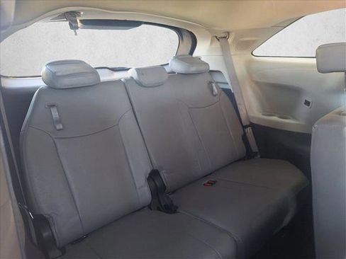 Used 2023 Toyota Sienna XLE w/ XLE Plus Package FWD image 18