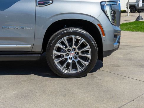 New 2026 GMC Yukon XL Denali w/ Denali Reserve Package AWD/4WD image 37