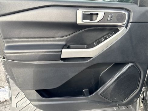 Certified 2022 Ford Explorer XLT w/ Equipment Group 202A image 15