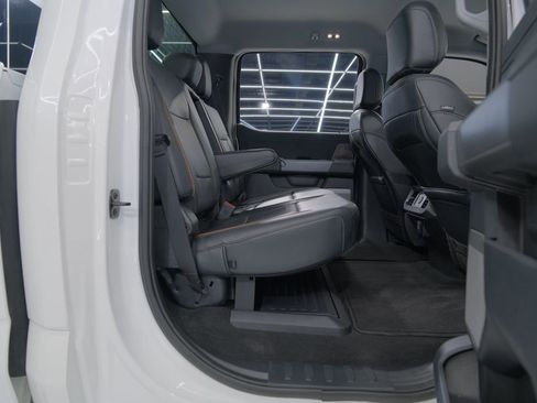 Used 2025 Ford F550 4x4 Crew Cab Super Duty image 42