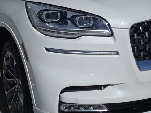 Used 2022 Lincoln Aviator Grand Touring w/ Equipment Group 301A image 10